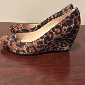 Gorgeous Leopard Wedges! Luxury design made of cow hair and leather.